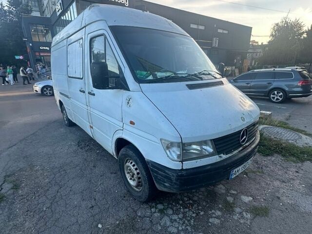 Білий Мерседес Sprinter, об'ємом двигуна 2.3 л та пробігом 400 тис. км за 3300 $, фото 1 на Automoto.ua