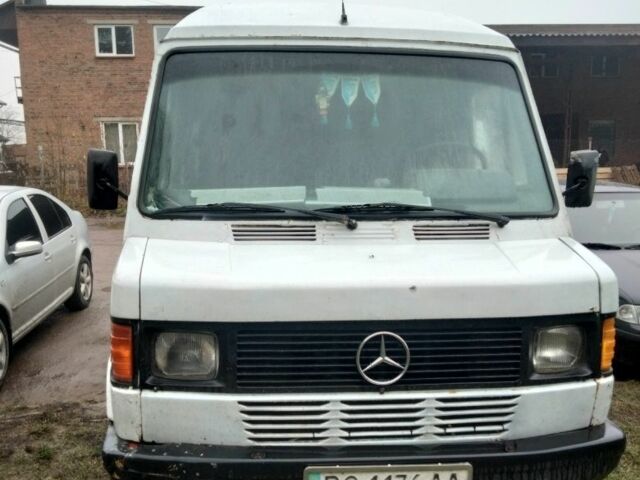 Білий Мерседес Sprinter, об'ємом двигуна 2.9 л та пробігом 905 тис. км за 1700 $, фото 1 на Automoto.ua