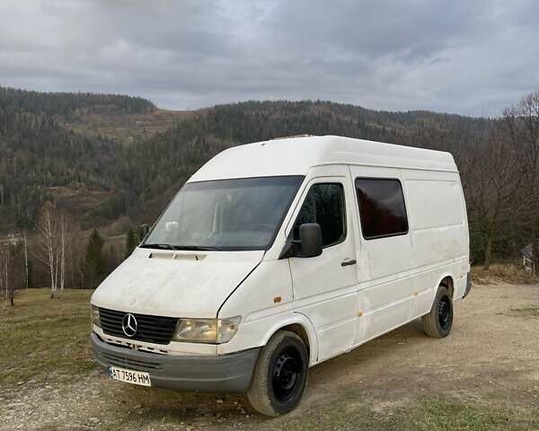 Белый Мерседес Sprinter, объемом двигателя 2.87 л и пробегом 653 тыс. км за 3300 $, фото 1 на Automoto.ua