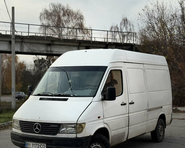 Белый Мерседес Sprinter, объемом двигателя 2.3 л и пробегом 300 тыс. км за 2999 $, фото 1 на Automoto.ua