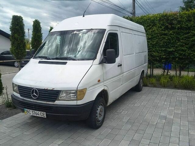 Белый Мерседес Sprinter, объемом двигателя 2.3 л и пробегом 850 тыс. км за 2700 $, фото 1 на Automoto.ua