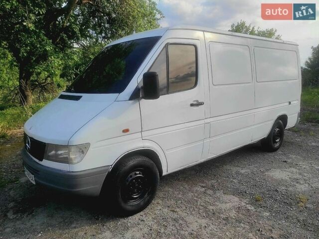 Белый Мерседес Sprinter, объемом двигателя 2.87 л и пробегом 300 тыс. км за 3990 $, фото 1 на Automoto.ua