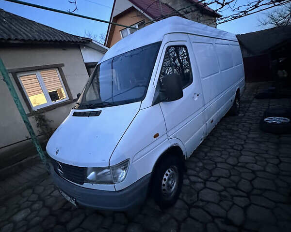Белый Мерседес Sprinter, объемом двигателя 2.3 л и пробегом 123 тыс. км за 3700 $, фото 1 на Automoto.ua