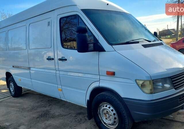 Белый Мерседес Sprinter, объемом двигателя 2.9 л и пробегом 590 тыс. км за 7700 $, фото 1 на Automoto.ua
