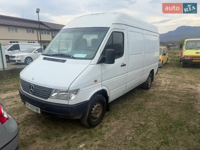 Белый Мерседес Sprinter, объемом двигателя 2.3 л и пробегом 400 тыс. км за 5000 $, фото 1 на Automoto.ua