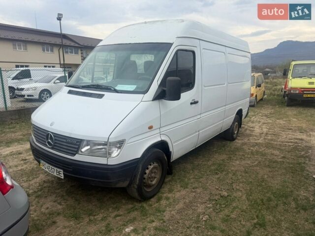 Белый Мерседес Sprinter, объемом двигателя 2.3 л и пробегом 400 тыс. км за 5000 $, фото 1 на Automoto.ua