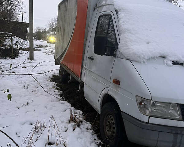 Белый Мерседес Sprinter, объемом двигателя 2.3 л и пробегом 360 тыс. км за 5400 $, фото 1 на Automoto.ua