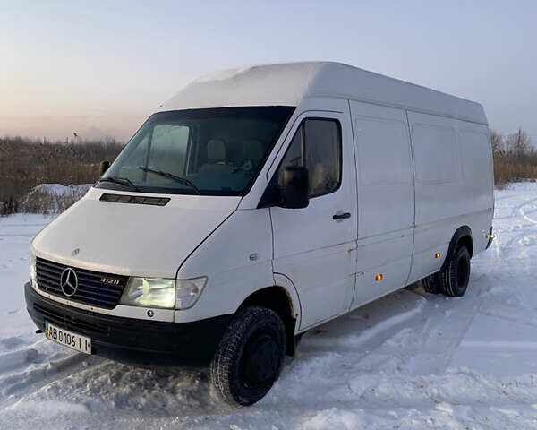 Белый Мерседес Sprinter, объемом двигателя 2.9 л и пробегом 700 тыс. км за 8500 $, фото 1 на Automoto.ua