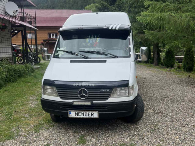 Белый Мерседес Sprinter, объемом двигателя 2.9 л и пробегом 300 тыс. км за 8999 $, фото 1 на Automoto.ua