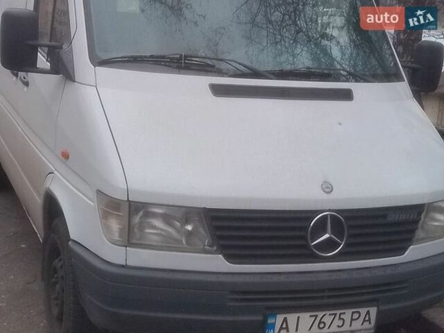 Белый Мерседес Sprinter, объемом двигателя 2.3 л и пробегом 400 тыс. км за 5700 $, фото 1 на Automoto.ua