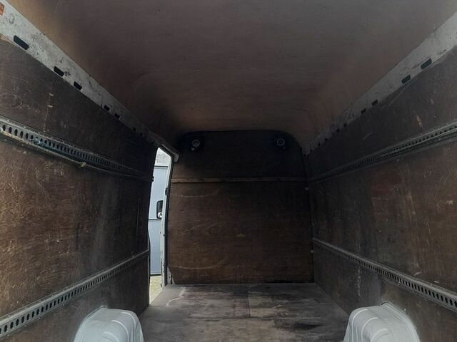 Белый Мерседес Sprinter, объемом двигателя 2.87 л и пробегом 400 тыс. км за 7200 $, фото 1 на Automoto.ua