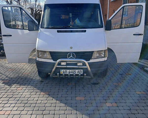 Белый Мерседес Sprinter, объемом двигателя 2.9 л и пробегом 700 тыс. км за 6000 $, фото 1 на Automoto.ua