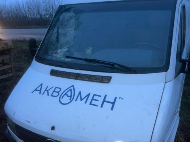 Белый Мерседес Sprinter, объемом двигателя 0 л и пробегом 300 тыс. км за 5676 $, фото 1 на Automoto.ua