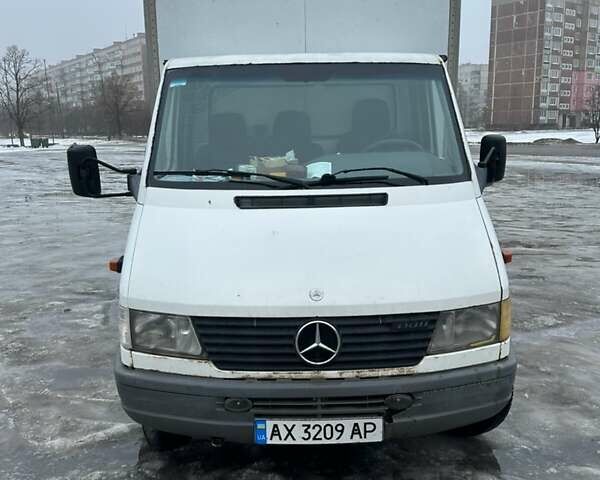 Белый Мерседес Sprinter, объемом двигателя 2.9 л и пробегом 660 тыс. км за 8000 $, фото 1 на Automoto.ua