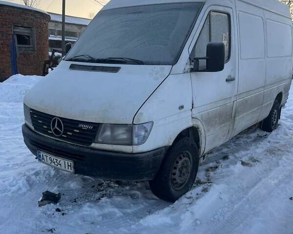 Белый Мерседес Sprinter, объемом двигателя 2.87 л и пробегом 890 тыс. км за 3500 $, фото 1 на Automoto.ua