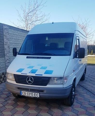 Белый Мерседес Sprinter, объемом двигателя 2.9 л и пробегом 595 тыс. км за 8000 $, фото 1 на Automoto.ua