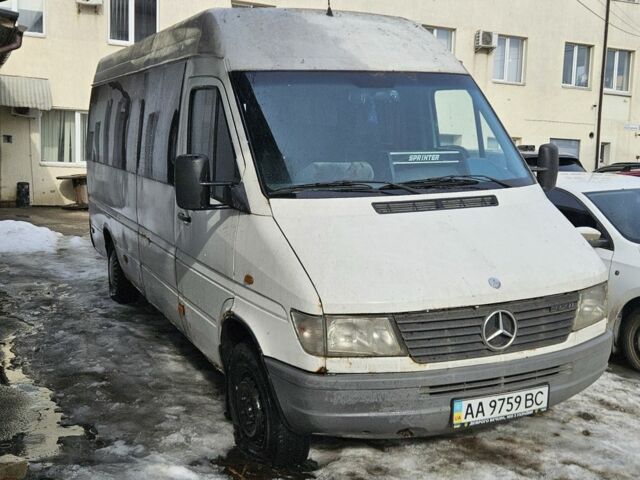 Белый Мерседес Sprinter, объемом двигателя 2.9 л и пробегом 455 тыс. км за 3500 $, фото 1 на Automoto.ua
