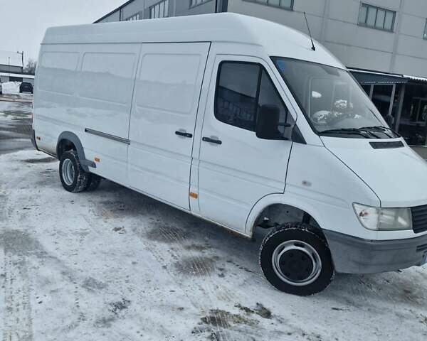 Белый Мерседес Sprinter, объемом двигателя 0 л и пробегом 440 тыс. км за 18300 $, фото 1 на Automoto.ua