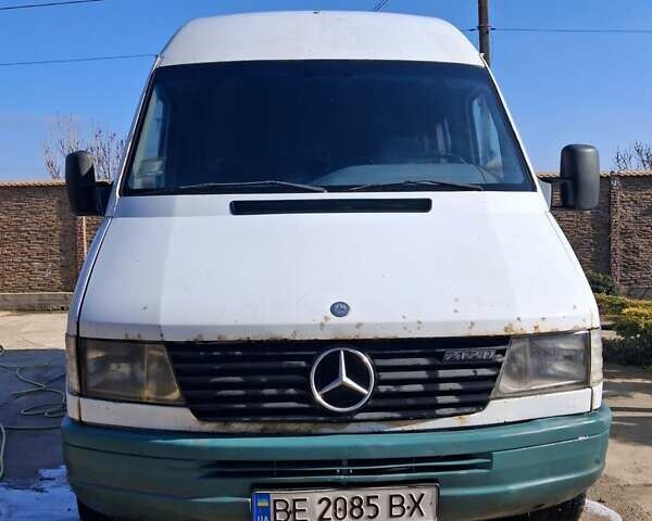 Белый Мерседес Sprinter, объемом двигателя 2.87 л и пробегом 380 тыс. км за 3900 $, фото 1 на Automoto.ua