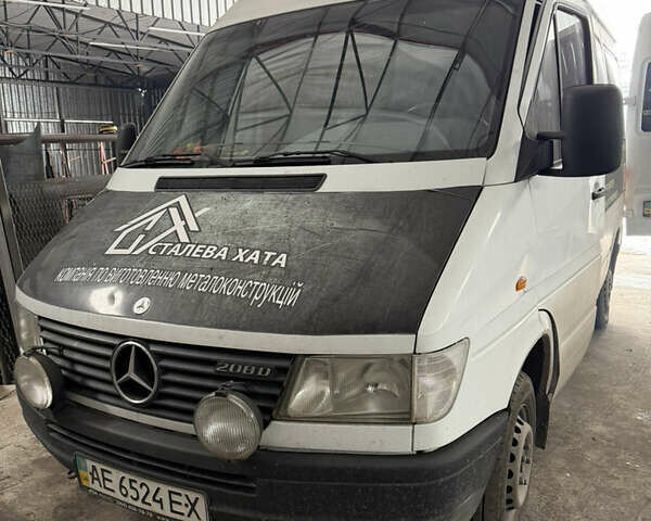 Белый Мерседес Sprinter, объемом двигателя 2.3 л и пробегом 472 тыс. км за 4700 $, фото 1 на Automoto.ua