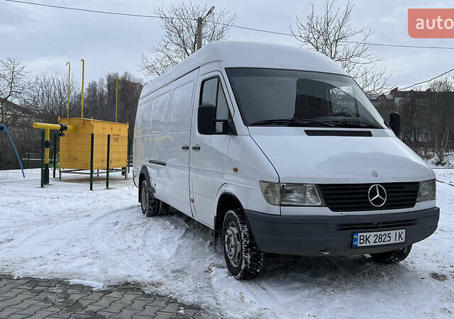 Белый Мерседес Sprinter, объемом двигателя 2.9 л и пробегом 72 тыс. км за 10900 $, фото 1 на Automoto.ua