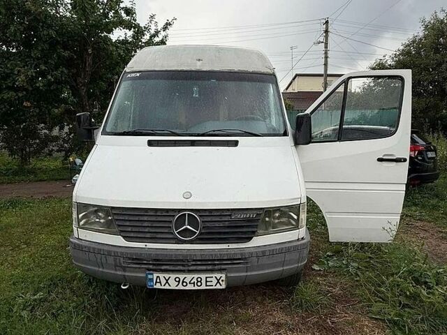 Белый Мерседес Sprinter, объемом двигателя 2.3 л и пробегом 657 тыс. км за 3900 $, фото 1 на Automoto.ua