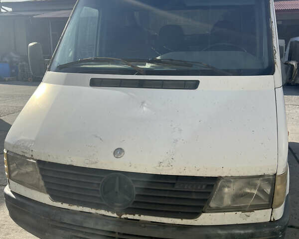 Белый Мерседес Sprinter, объемом двигателя 0 л и пробегом 951 тыс. км за 3850 $, фото 1 на Automoto.ua