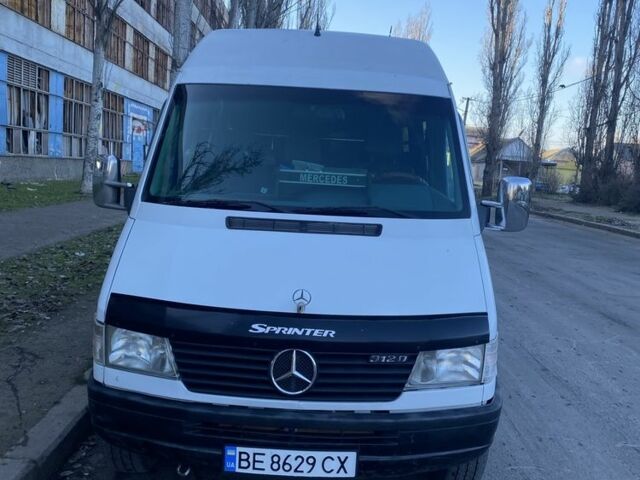 Белый Мерседес Sprinter, объемом двигателя 2.9 л и пробегом 200 тыс. км за 7000 $, фото 1 на Automoto.ua