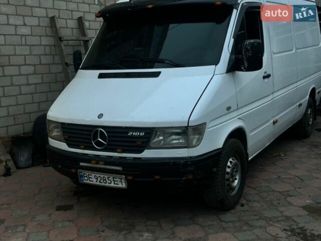 Белый Мерседес Sprinter, объемом двигателя 2.9 л и пробегом 793 тыс. км за 5400 $, фото 1 на Automoto.ua