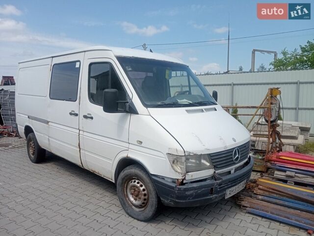 Белый Мерседес Sprinter, объемом двигателя 2.9 л и пробегом 400 тыс. км за 3200 $, фото 1 на Automoto.ua