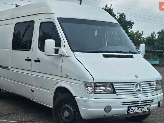 Белый Мерседес Sprinter, объемом двигателя 2.87 л и пробегом 400 тыс. км за 7900 $, фото 1 на Automoto.ua