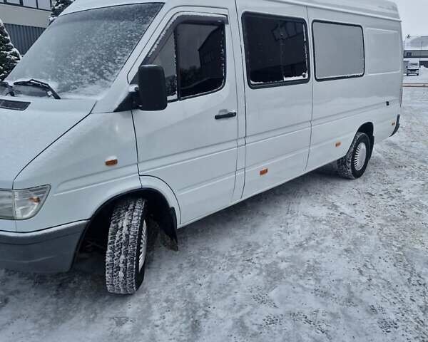 Белый Мерседес Sprinter, объемом двигателя 0 л и пробегом 290 тыс. км за 10300 $, фото 1 на Automoto.ua