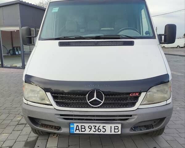 Белый Мерседес Sprinter, объемом двигателя 2.15 л и пробегом 355 тыс. км за 5800 $, фото 1 на Automoto.ua