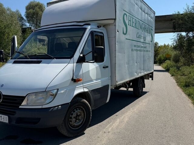 Белый Мерседес Sprinter, объемом двигателя 2.2 л и пробегом 337 тыс. км за 11499 $, фото 1 на Automoto.ua
