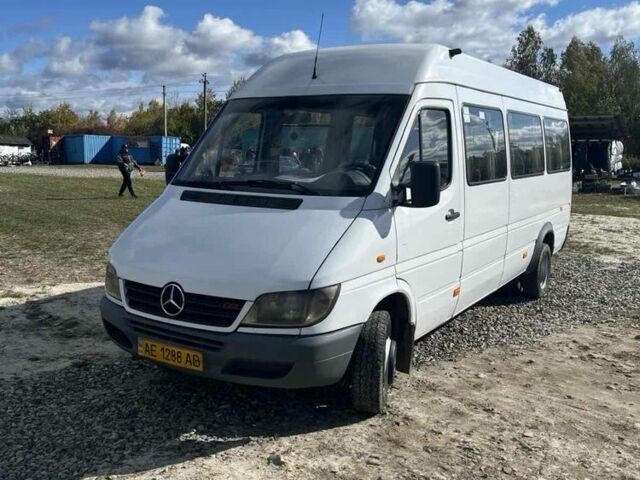 Белый Мерседес Sprinter, объемом двигателя 2.2 л и пробегом 320 тыс. км за 7300 $, фото 1 на Automoto.ua