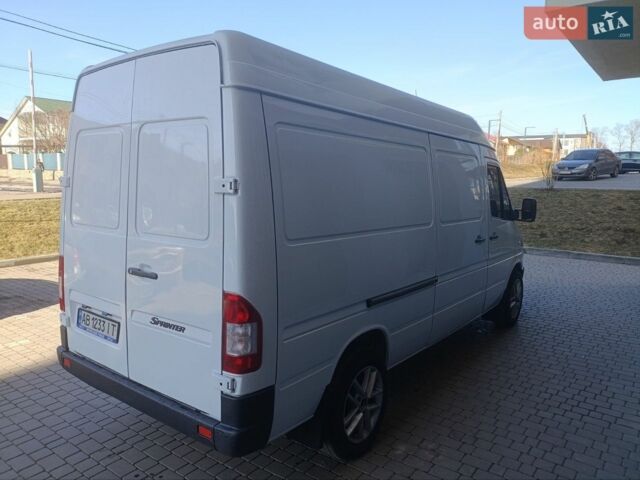Белый Мерседес Sprinter, объемом двигателя 2.1 л и пробегом 350 тыс. км за 8999 $, фото 1 на Automoto.ua