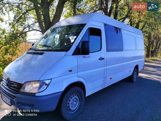 Белый Мерседес Sprinter, объемом двигателя 2.15 л и пробегом 389 тыс. км за 7200 $, фото 1 на Automoto.ua