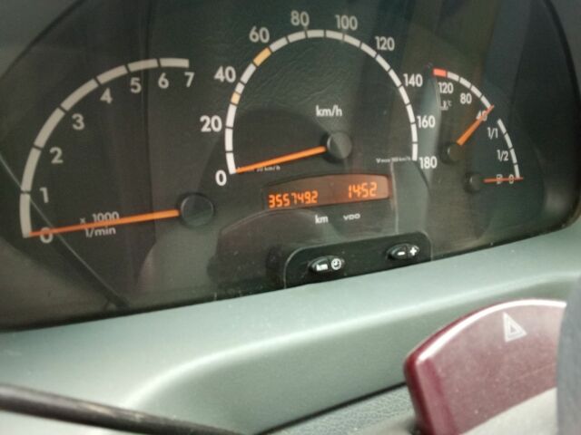 Белый Мерседес Sprinter, объемом двигателя 2.7 л и пробегом 400 тыс. км за 5800 $, фото 1 на Automoto.ua