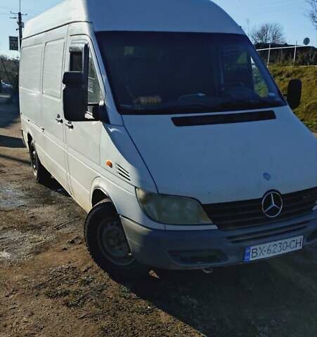 Белый Мерседес Sprinter, объемом двигателя 2.15 л и пробегом 337 тыс. км за 7200 $, фото 1 на Automoto.ua