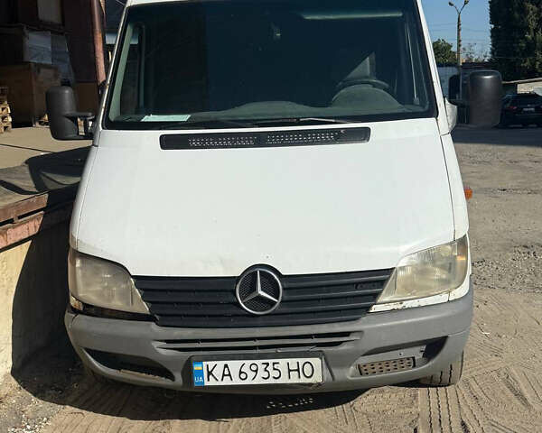 Білий Мерседес Sprinter, об'ємом двигуна 2.2 л та пробігом 500 тис. км за 3800 $, фото 1 на Automoto.ua