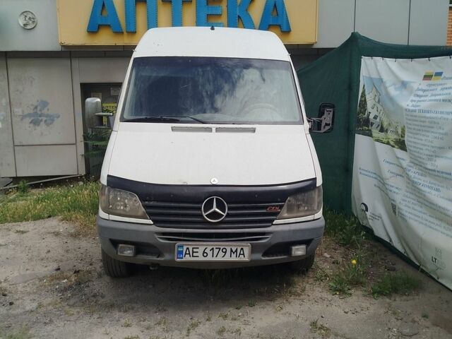 Белый Мерседес Sprinter, объемом двигателя 2.1 л и пробегом 300 тыс. км за 4500 $, фото 1 на Automoto.ua