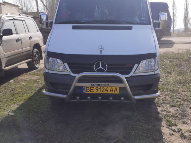 Белый Мерседес Sprinter, объемом двигателя 2.2 л и пробегом 160 тыс. км за 9000 $, фото 1 на Automoto.ua