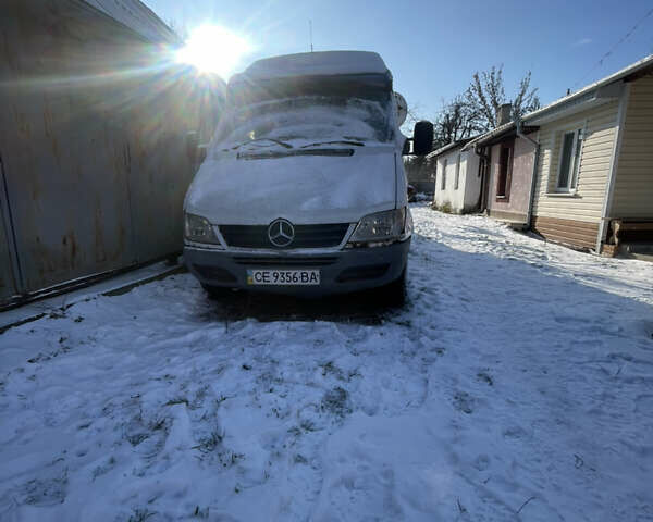 Белый Мерседес Sprinter, объемом двигателя 2.15 л и пробегом 560 тыс. км за 4000 $, фото 1 на Automoto.ua