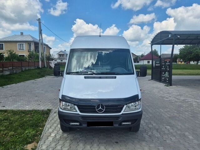 Белый Мерседес Sprinter, объемом двигателя 2.7 л и пробегом 460 тыс. км за 16900 $, фото 1 на Automoto.ua