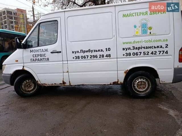 Белый Мерседес Sprinter, объемом двигателя 2.2 л и пробегом 410 тыс. км за 3900 $, фото 1 на Automoto.ua