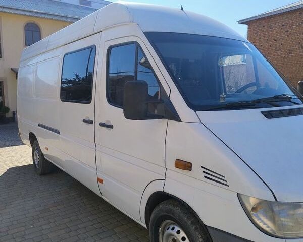 Белый Мерседес Sprinter, объемом двигателя 2.15 л и пробегом 400 тыс. км за 7500 $, фото 1 на Automoto.ua