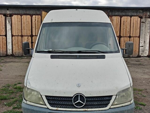 Белый Мерседес Sprinter, объемом двигателя 2.1 л и пробегом 226 тыс. км за 5800 $, фото 1 на Automoto.ua