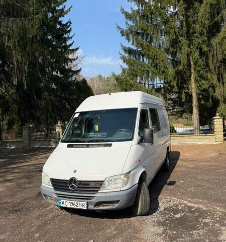 Белый Мерседес Sprinter, объемом двигателя 2.15 л и пробегом 400 тыс. км за 5000 $, фото 1 на Automoto.ua