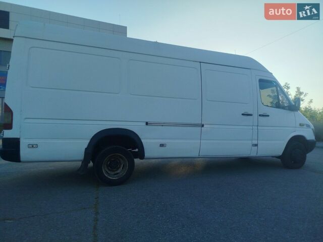 Белый Мерседес Sprinter, объемом двигателя 2.7 л и пробегом 500 тыс. км за 8800 $, фото 1 на Automoto.ua