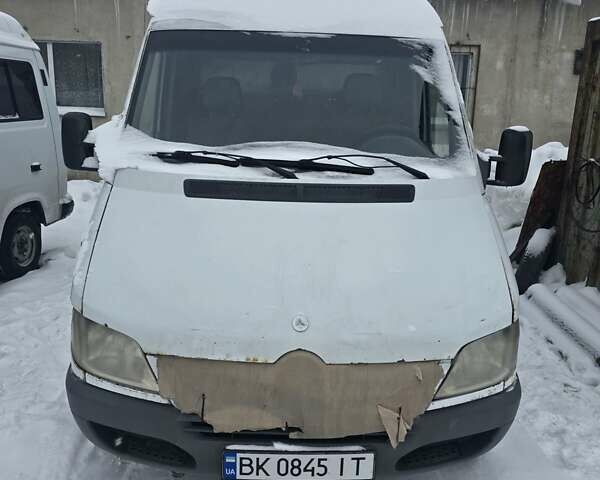Білий Мерседес Sprinter, об'ємом двигуна 2.15 л та пробігом 200 тис. км за 6800 $, фото 1 на Automoto.ua